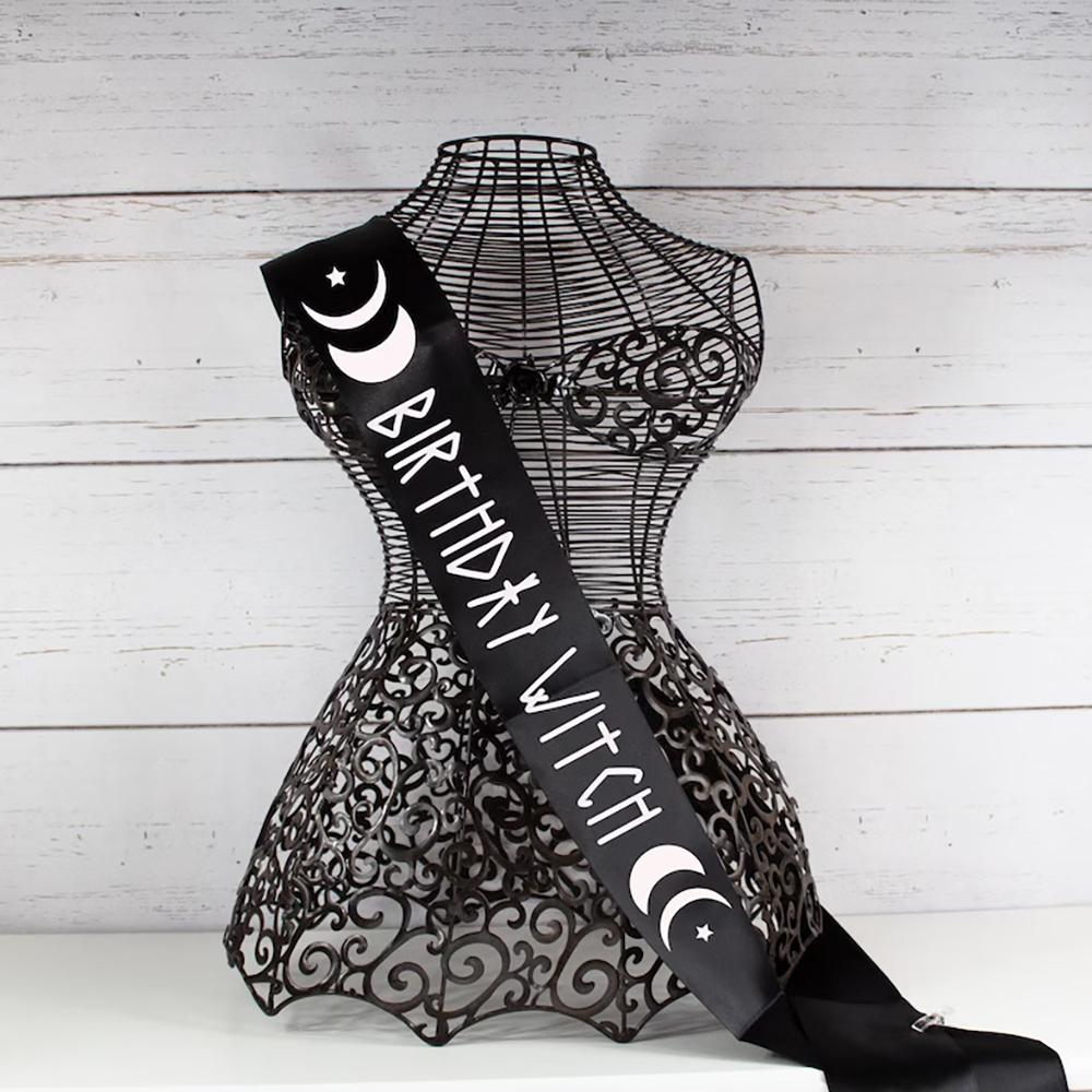 

Birthday Witch with Moons Sash Coven Sash Gothic Birthday Party Gift Sash Halloween Party Decor Supplies Photo Prop Witchcraft 1pcs 150x9cm