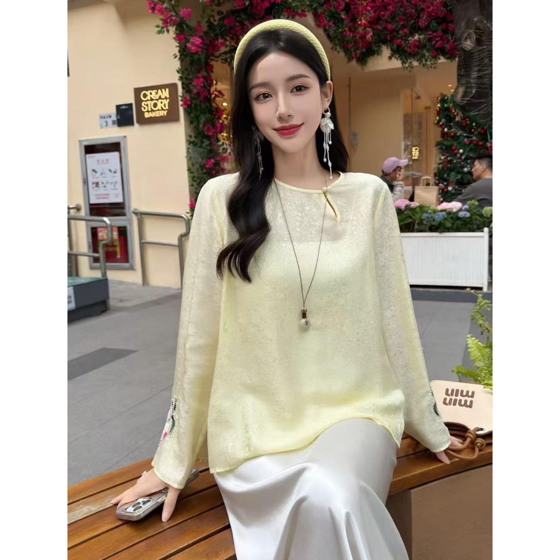 

Silk Blend Jacquard Round Neck Hollow Out Slimming Top for Women - 2026 Spring Long Sleeve M