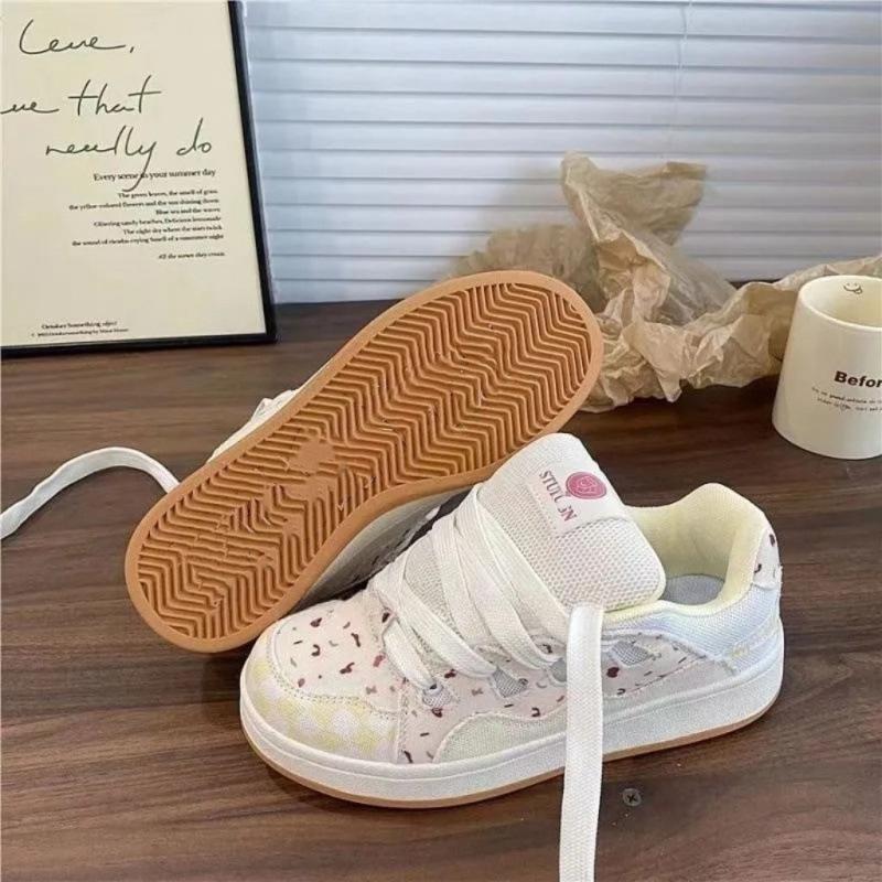 High value niche cranberry color scheme bread shoes women ins tide 2025 spring new versatile casual board shoes