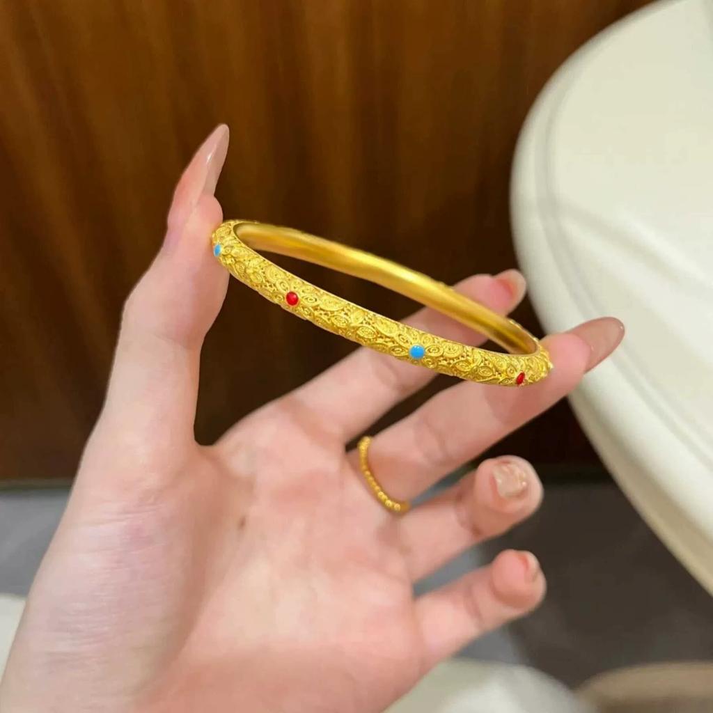 Palace style enamel hollow bracelet, high-end sense simulation, gold exquisite flower silk bracelet, light luxury retro heavy industry jewelry.