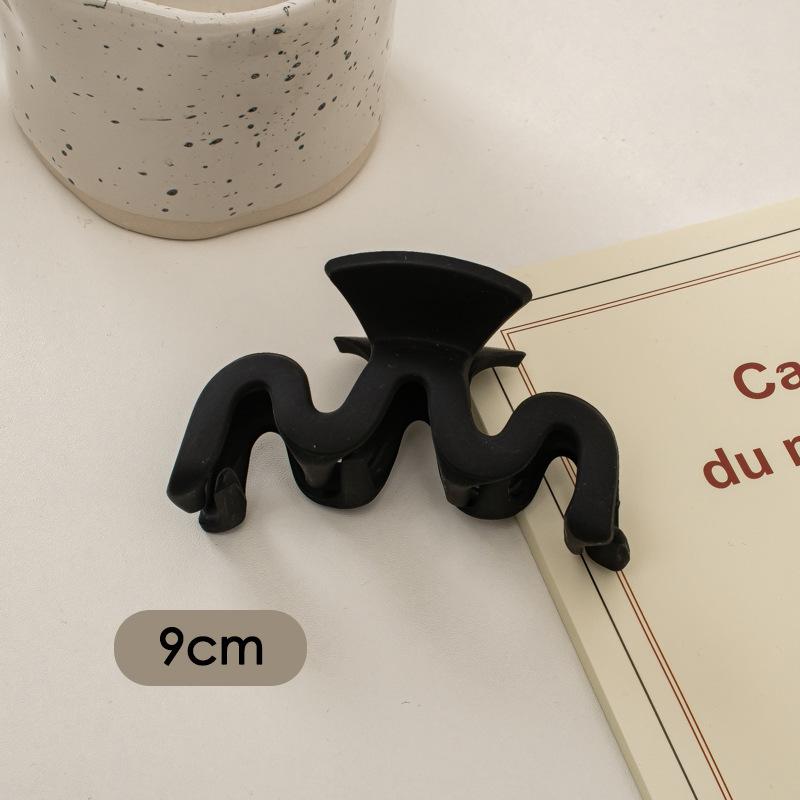 

Hair Claw Clip 9cm M-Shape Durable Plastic Hair Clamp Strong Grip Hair Accessory for Women and Men Suitable for Various Hair Types and Styles One Size