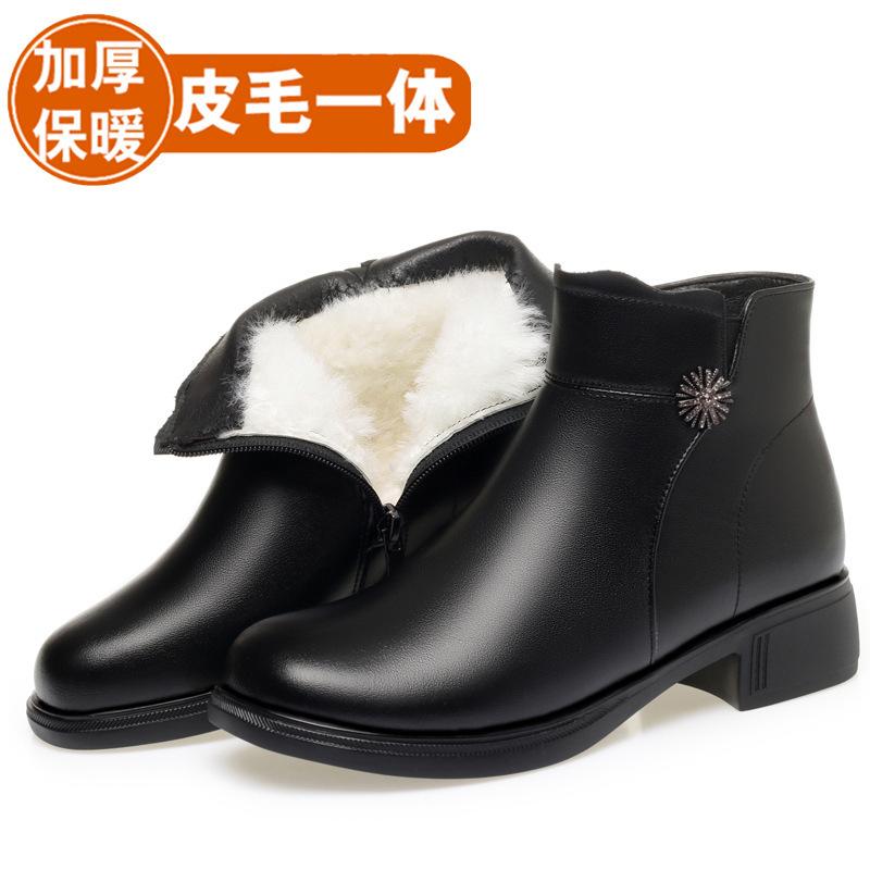 Winter new wool cotton shoes women's boots short boots flat middle heel middle-aged mother shoes velvet large size casual cotton boots