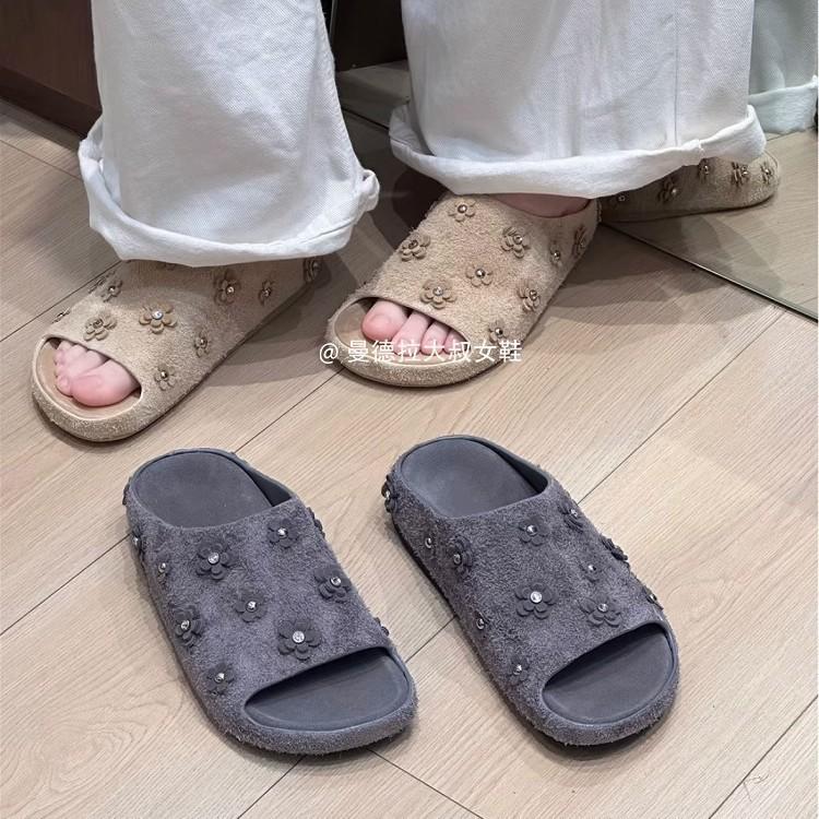 2025 new thick-bottomed round-headed Boken drag fish mouth open-toed cool slippers women's one-pedal heavy industry rivets flower slippers