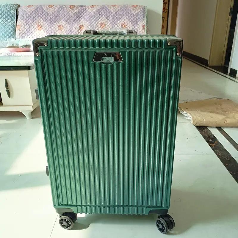 

Aluminum Frame Large Capacity Business Suitcase with Universal Wheels for Men and Women 20 Inches
