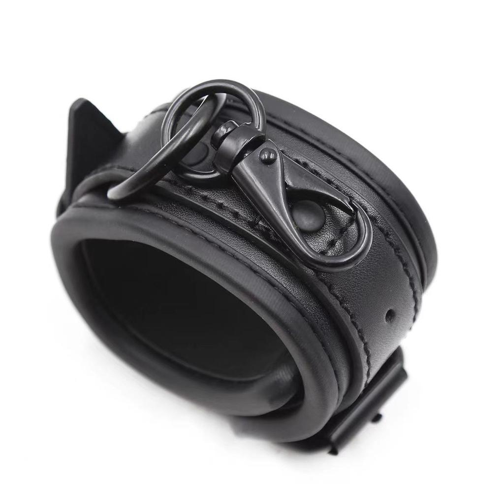 Cătușe SM din Piele Neagră cu Lanț cu Cataramă Suspendată pentru Antrenament de Pasiune pentru Bărbați și Femei