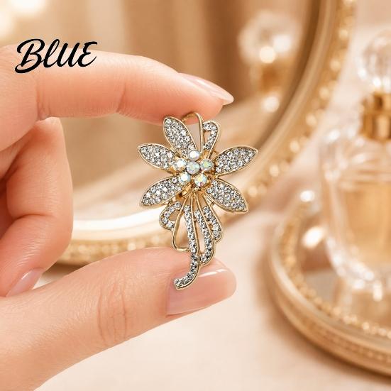 Lightweight Alloy Brooch Pin 3D Flower Design with Sparkling Rhinestones