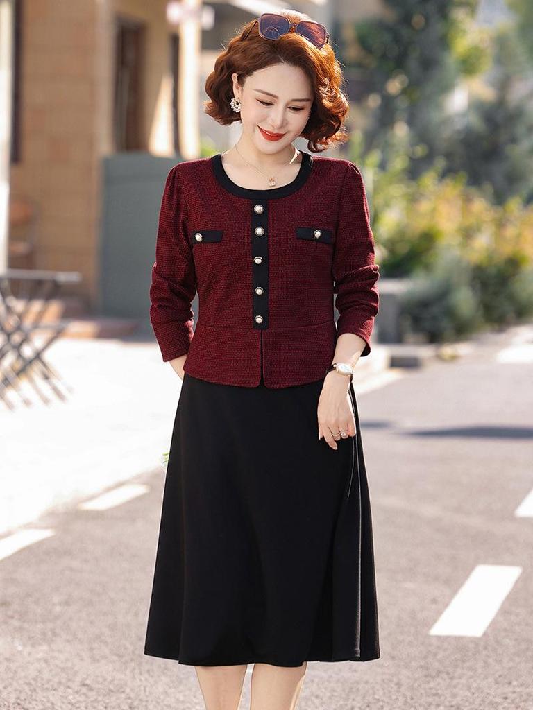 Elegantes Langarm-Kleid im Zweiteiler-Look für stilvolle Frauen mittleren Alters