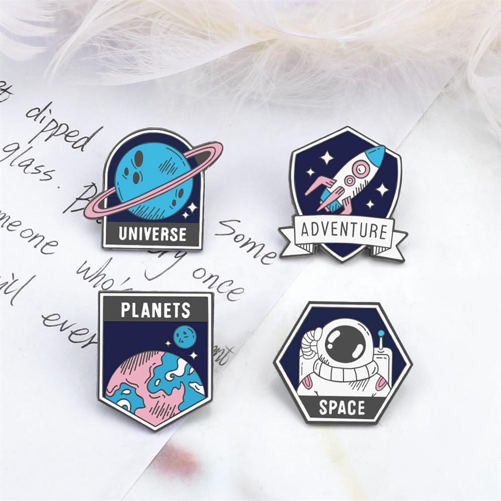Creative Explore Universe Lapel Pins Space Astronaut Planet Adventure Brooches for Kids Friends Cartoon Custom Bag Badge Jewelry