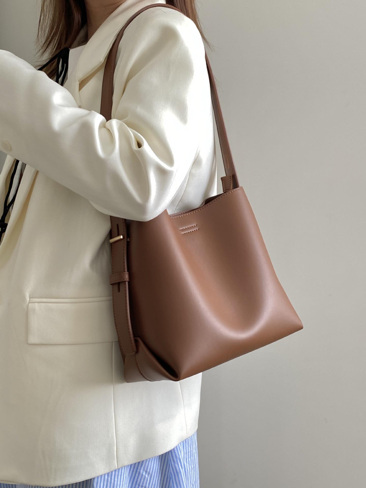 

Ping Si Bao 2025 Women s Retro High-Capacity Tote Bag - Elegant Handbag & Shoulder Bag for Commute & Everyday Use