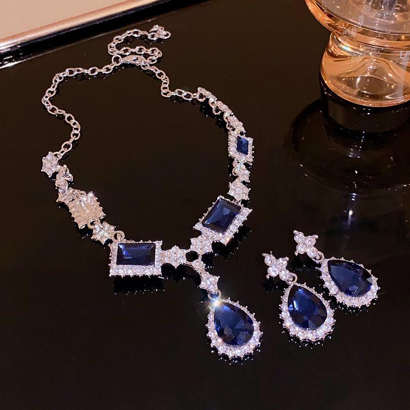 Set Colier și Cercei Geometrice cu Diamante Zirconiu - Bijuterii Elegante de Lux Ușor