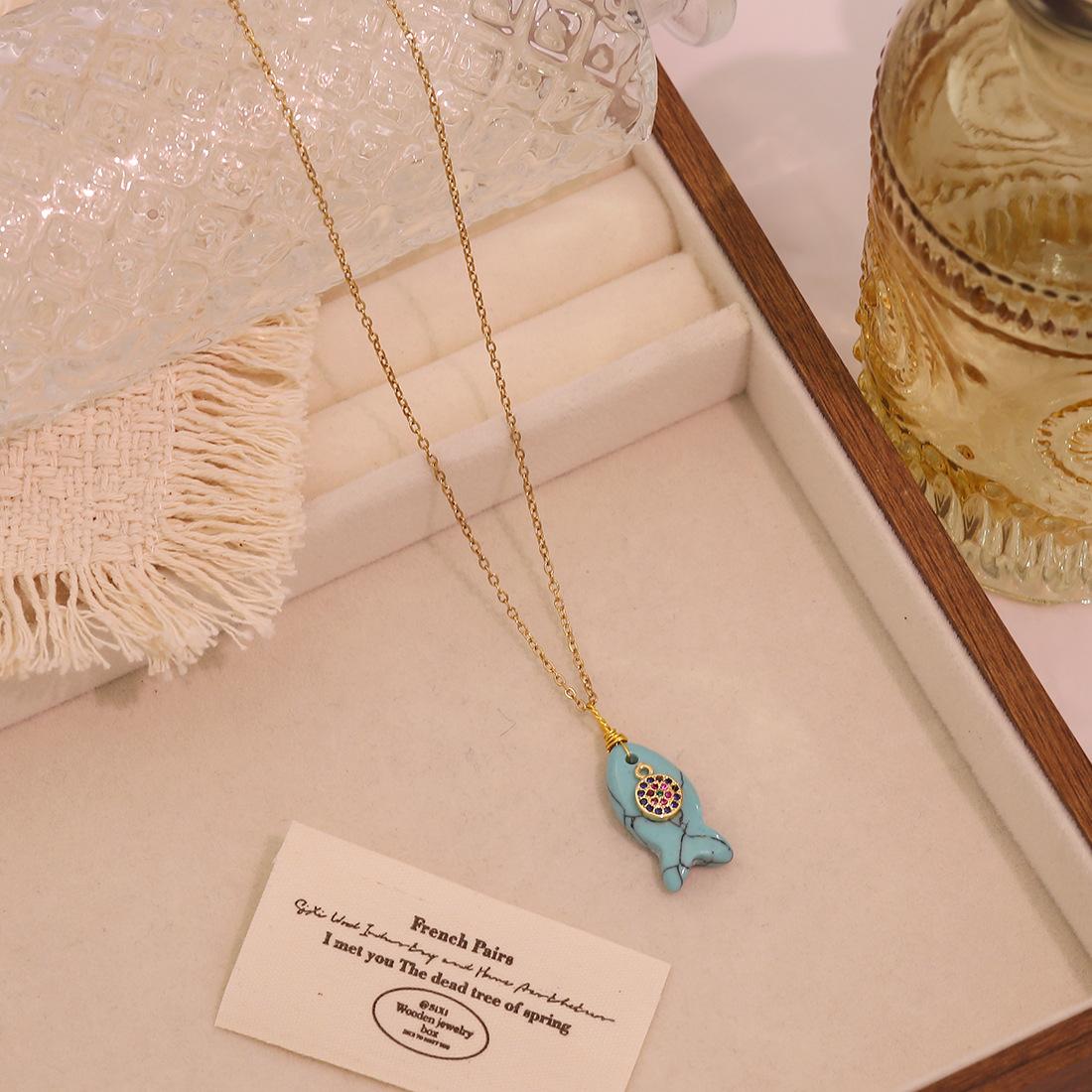 

Cute Little Fish Natural Stone Pendant Necklace with Micro-pave Zircon Jewelry, New Western Style Accessory бирюзовый