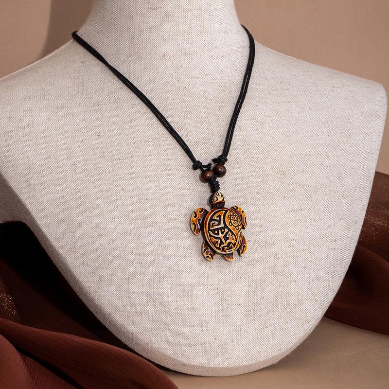 Retro Ethnic Style Niche Men'S And Women'S Collarbone Chain, Pendant Necklace, Shark Tooth Sweater Chain, Imitation Ivory Adjustable Necklace.