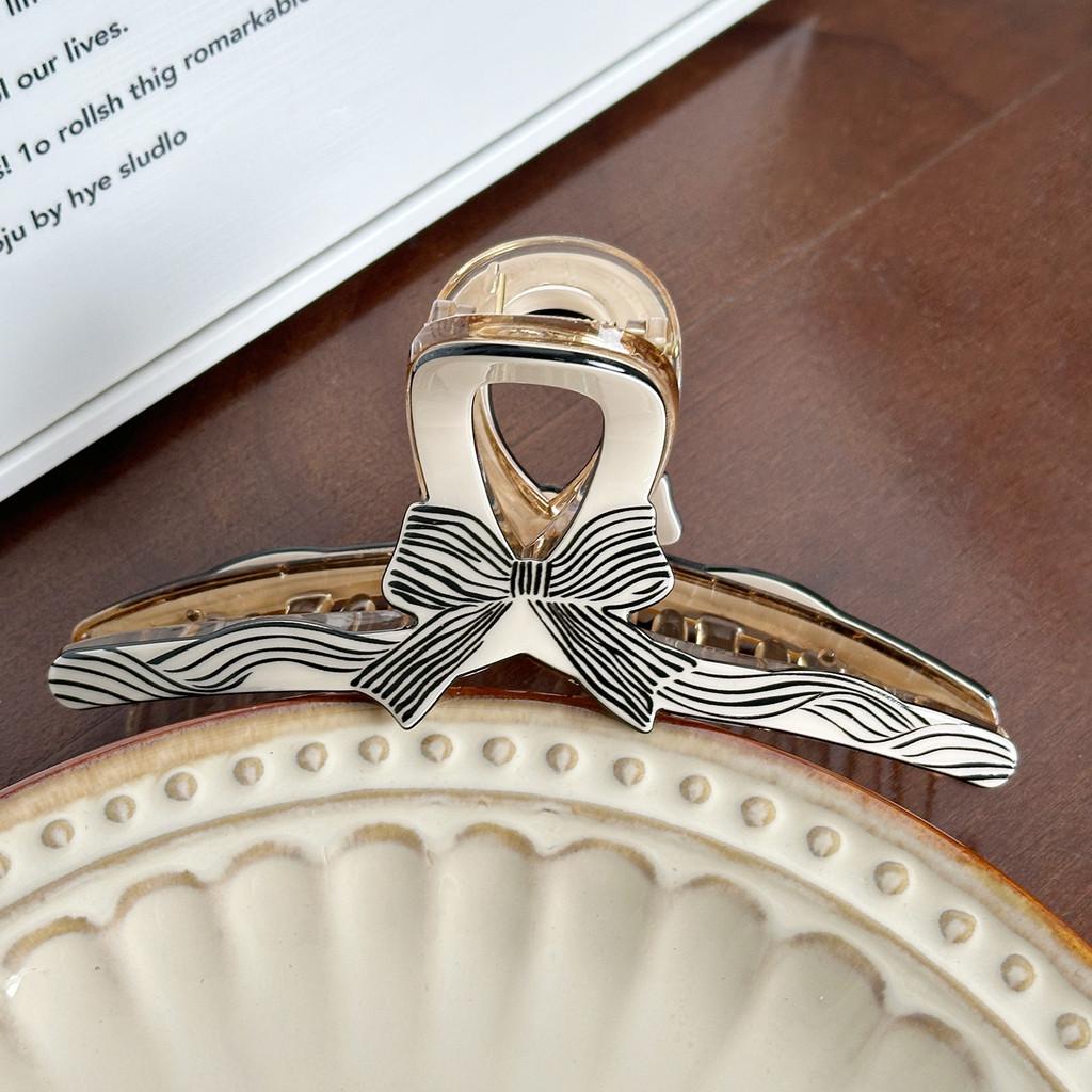 Elegant Hair Claw Clip In Polka Dot Design With Charming Bow For Daily Use