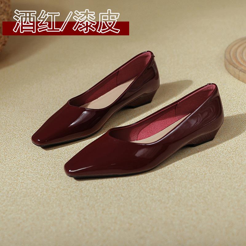 Black high heels thick heel not tired foot temperament commuter dress professional women's shoes 2025 new square head v mouth single shoes