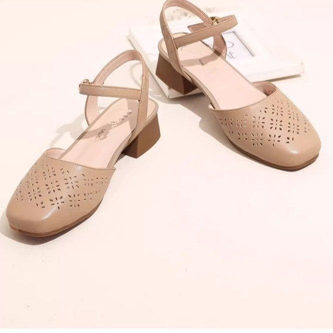 Hollow square head sandals women's 2025 summer new breathable bag head women's shoes thick heel middle heel one word buckle single shoes tide