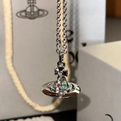 Westwood High Verzia Mätovo zelený 3D Planetový Náhrdelník Choker