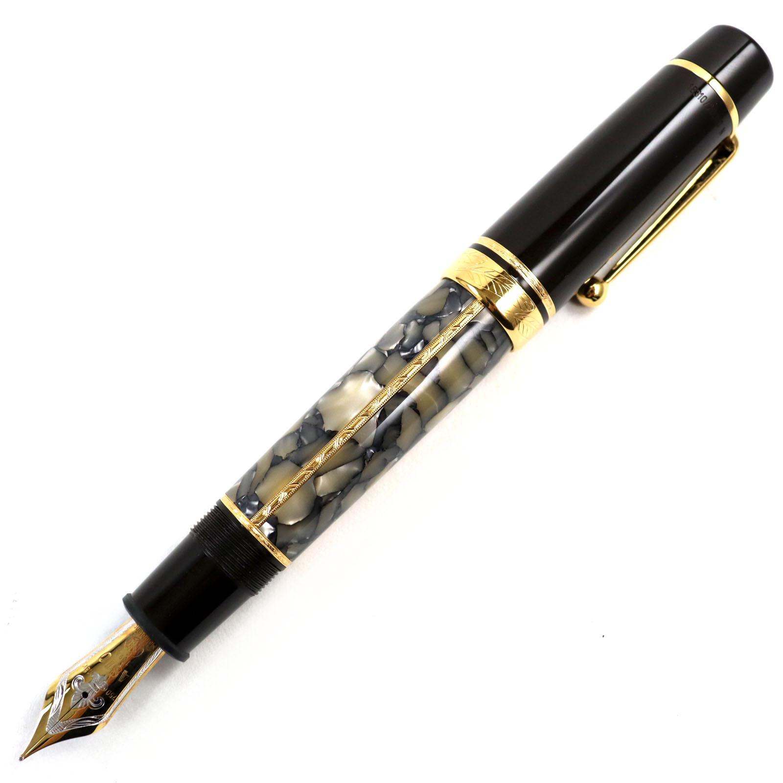 

Excellent MONTBLANC fountain pen 1996 Fleur de lis Musketeer motif Signed 18K Used