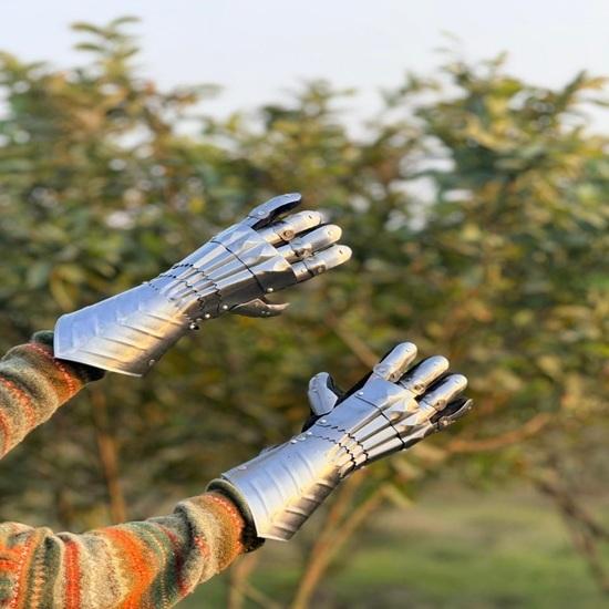

Medieval Steel Gauntlet Gloves Knight Armor Hand Protection for LARP Cosplay