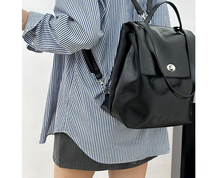 Trendiger 2025 Koreanischer Silberner Rucksack: Großvolumig, lässig und vielseitig für den sommerlichen Pendelverkehr von Frauen