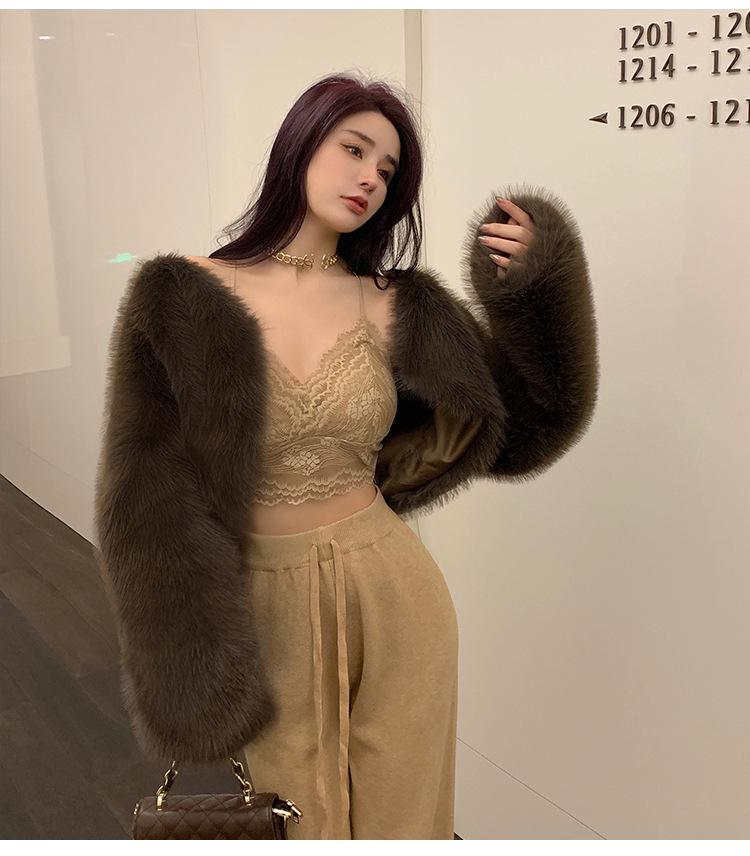 Women's Trendy Faux Fur Eco-Friendly Winter Coat - Short, Plush, and Stylish