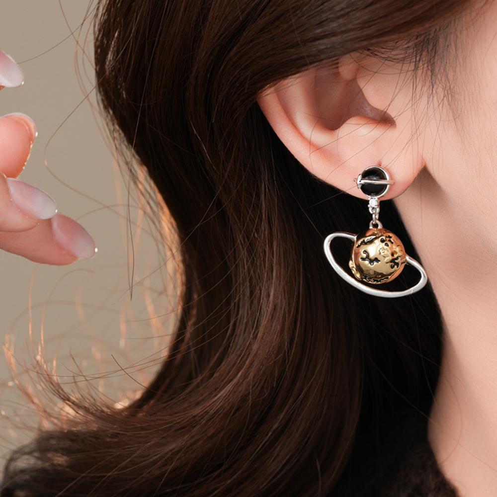 

Oil dripping Saturn contrasting earrings personality cool style earrings