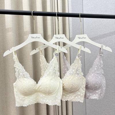 Κομψό Γαλλικό Δαντελωτό σουτιέν V-neck: Ελαφρύ, Διαπνέον και Σέξι με Όμορφη Πλάτη που Δένει & Στήθος που Συσσωρεύεται