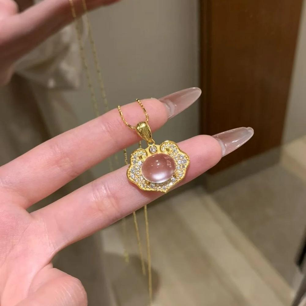 

Luxury Imitation Hydrogrossular Jade Ruyi Lock Necklace Minimalist Diamond Inlaid Auspicious Cloud Pendant for Women