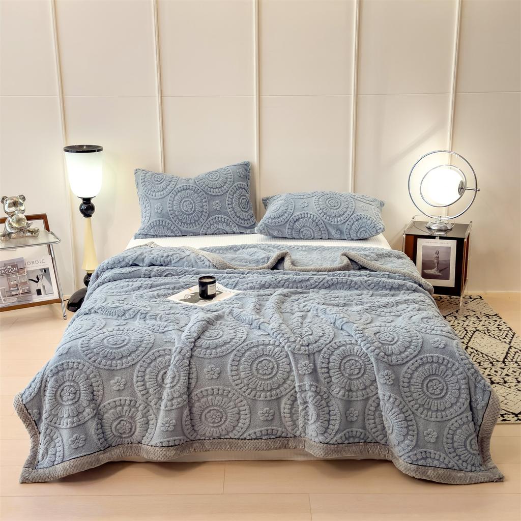 Double Sided Carved Velvet Autumn Winter Bed Blanket Luxury Thickened Warm Plush Sofa Throw Blanket Solid Color Fleece Blankets