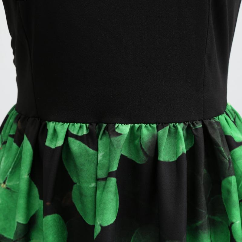 Vintage St. Nowy czarny t-shirt Patricka z okrągłym dekoltem i trójwymiarowym nadrukiem pozycjonowanym.