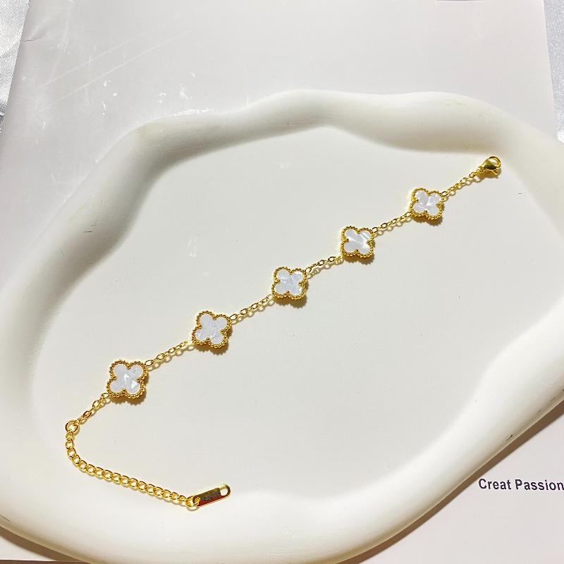Female Titanium Steel Does Not Fade 9MM Five-flower Lucky Four-leaf Clover Bracelet Is Fashionable and Versatile