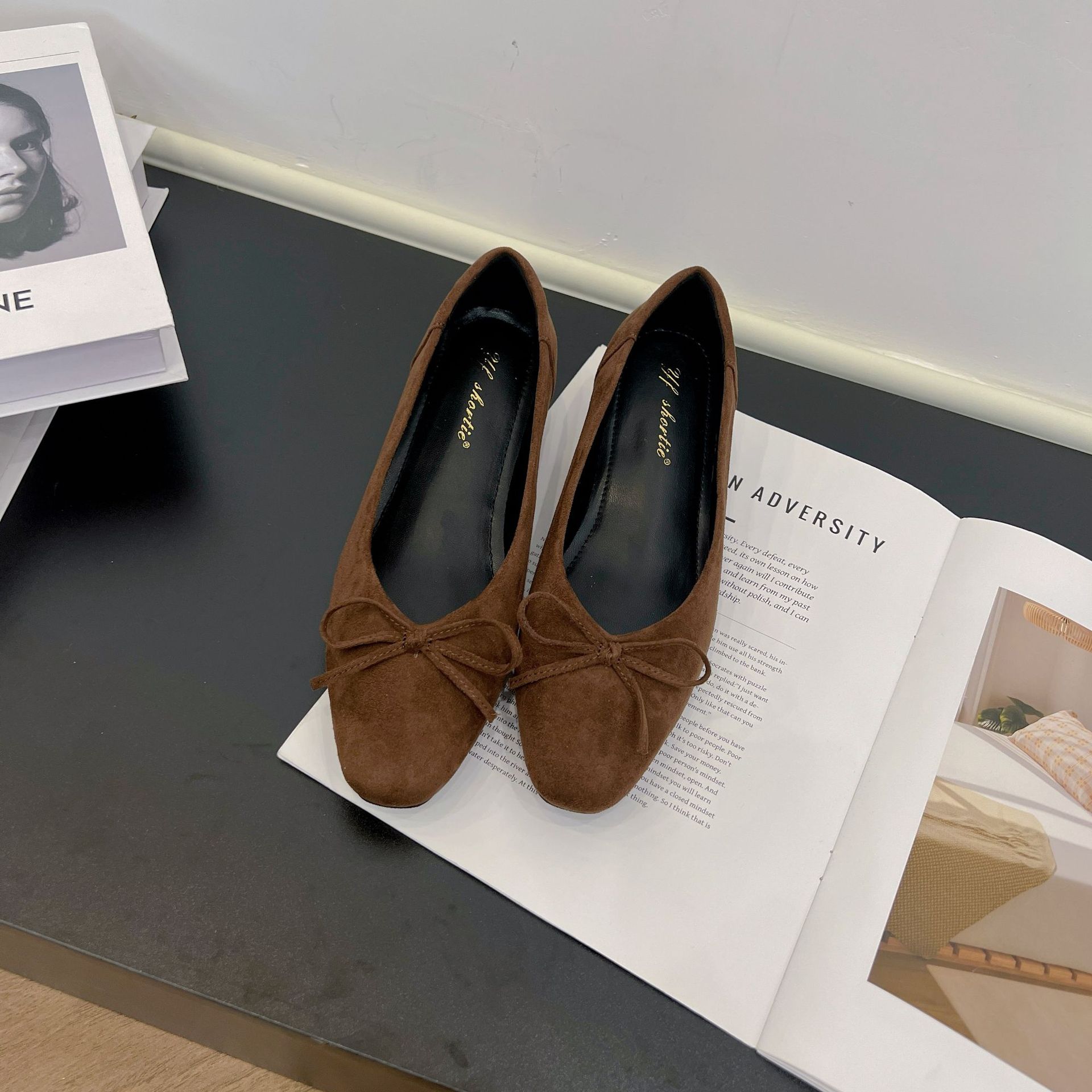 

Женская обувь с небольшой внутренней высотой, милые замшевые туфли-лодочки с круглым носком, не утомляют ноги, обувь с юбками летом 39 коричневый