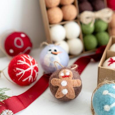 6/36 Ornements Boules de Laine Feutrée de Noël DIY Flocon de Neige Décoration Arbre Set Pendentif Suspendu Arbre de Noël Matériaux Loisirs Créatifs Décoration Noël