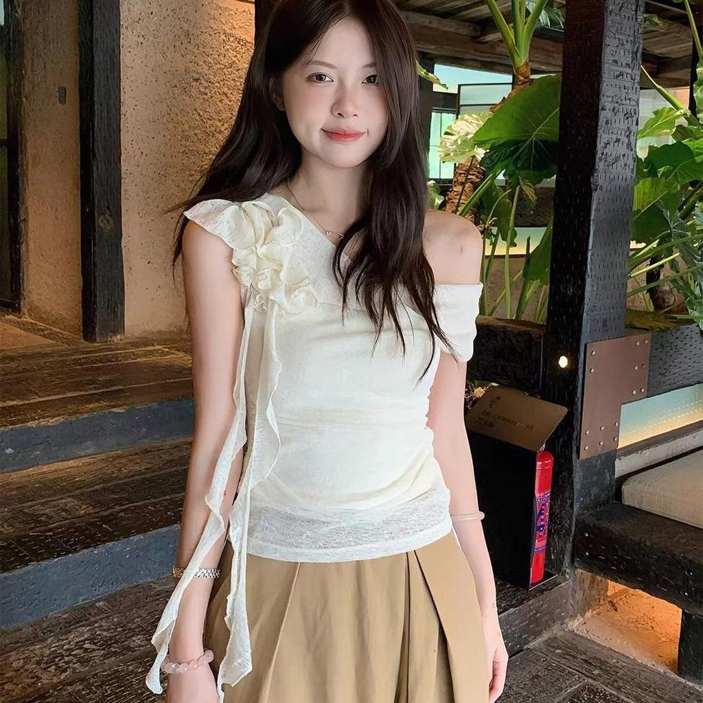 French Pure Desire Niche Design Swinging Neck Streamer Slanted Shoulder T-shirt Women's New Spring and Summer Pleated Thin Top