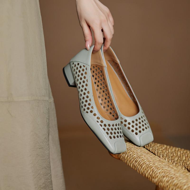 New Summer Casual Flat-soled Sandals, Shallow-mouth Hollowed-out Rubber Soft-soled Feet, One Pedal, Low-heeled Size Sandals