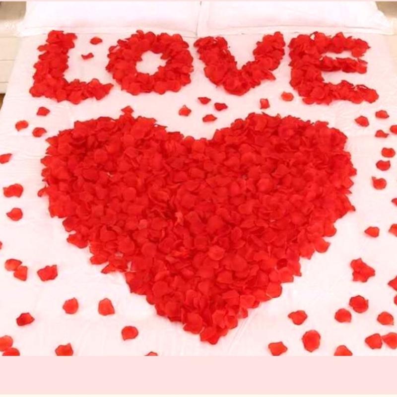 Artificial Rose Petals for Weddings and Special Occasion Perfect for Creating a Romance Atmospheres Decors 200Pieces