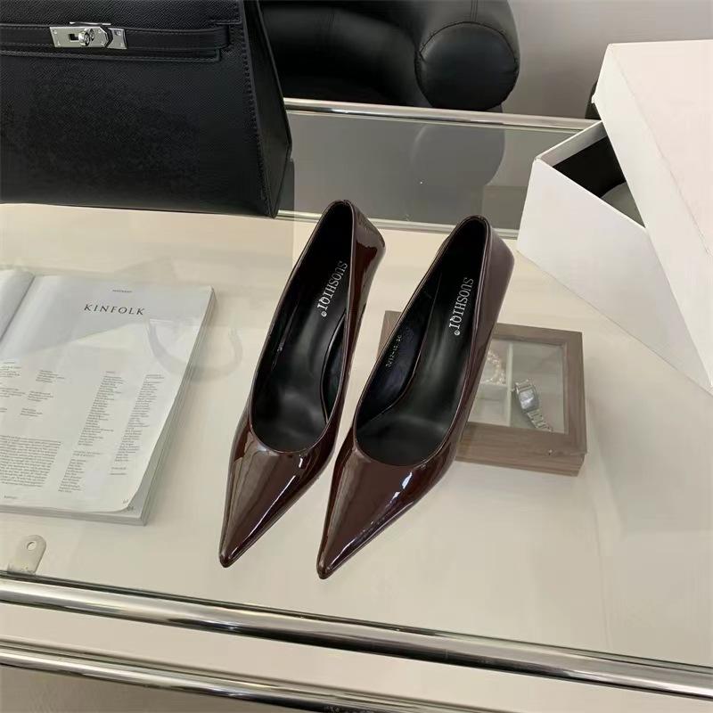 

2025 Spring and Autumn New Fashion Versatile Fashion Temperament Skinny Thin Heel Pad Shoes Shoes Shallow Mouth Pointed Middle Heel Single Shoes 39