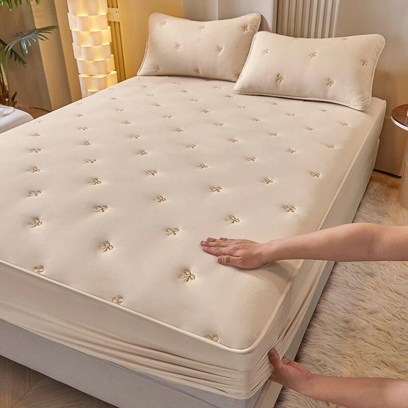 Verdickter weicher Matratzenschoner funda de colchón, weiße Spannbettlaken, bestickter Matratzenbezug(Der Kissenbezug muss bestellt werden)