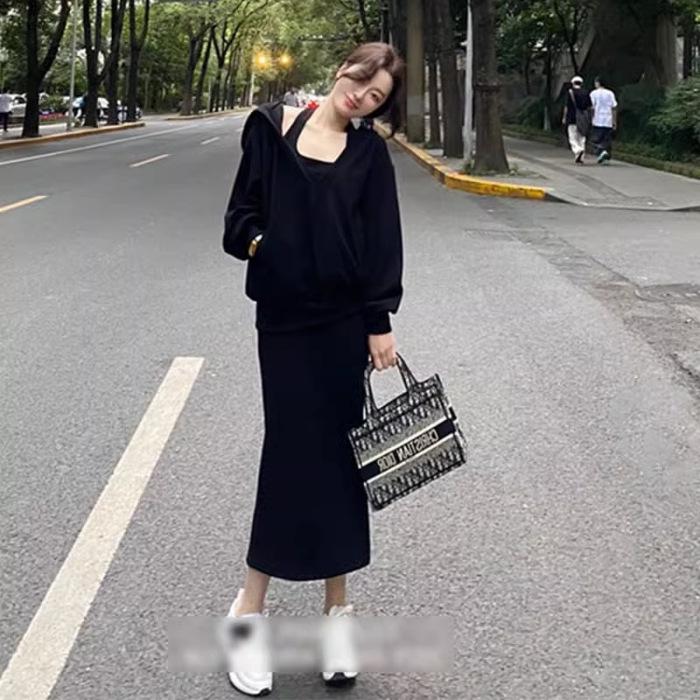 

Стильные утягивающие женские костюмы: Толстовки больших размеров и платья-двойки на осень и зиму 4XL чёрный