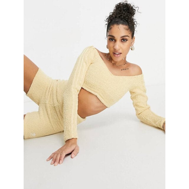 

Бежевый укороченный топ с длинными рукавами пышной вязки и рюшами adidas Originals 'Relaxed Risque'