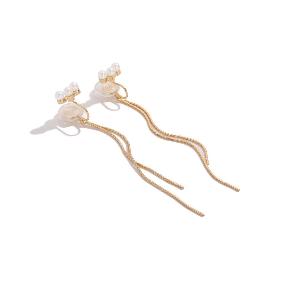 *Gold Tassel Pearl Earrings: Hong Kong Style, Retro-Modern Design for Women*