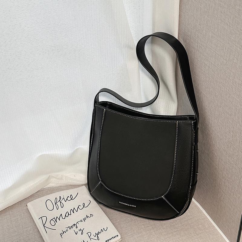 

High-end niche bag women s autumn and winter retro new matte shoulder messenger bag casual commuter bag чёрный