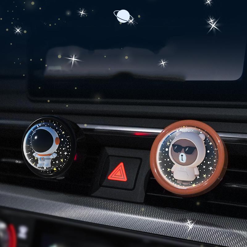 New style astronaut Pilot Car Air Freshener perfume Automobile Interior Perfume Clip Fragrance Ornament Car Accessories