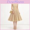 Abito Tropicale con Strisce Asimmetriche e Patchwork per un Look Casual Estivo