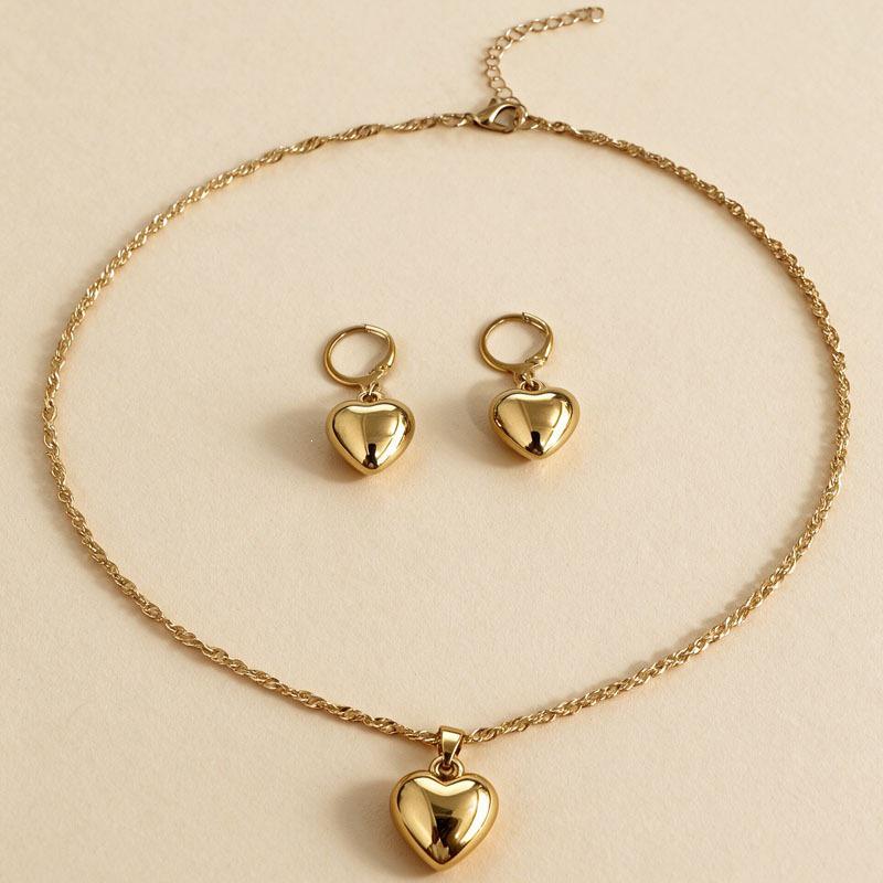 Elegant Heart Pendant Necklace: Simple, Versatile Japanese & Korean-Inspired Clavicle Chain for Women