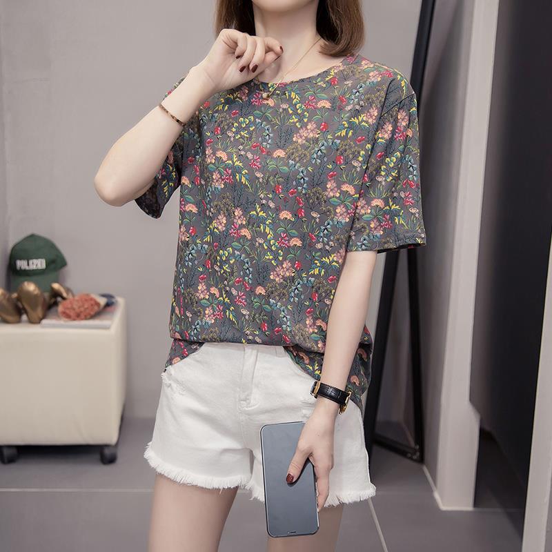 Women's Floral Short-Sleeve T-Shirt - Summer 2023 Slimming Loose Fit, Fashionable Age-Defying Top for Moms