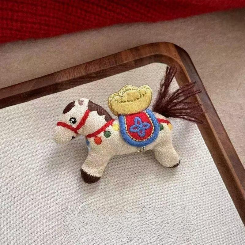 1 Stück Mantel & Schal Accessoire Sternzeichen Jahr Charmantes Stoff Pony Brosche Für Frauen Anstecknadel Nischen Design Brosche Corsage Anstecknadel Hals Anstecknadel