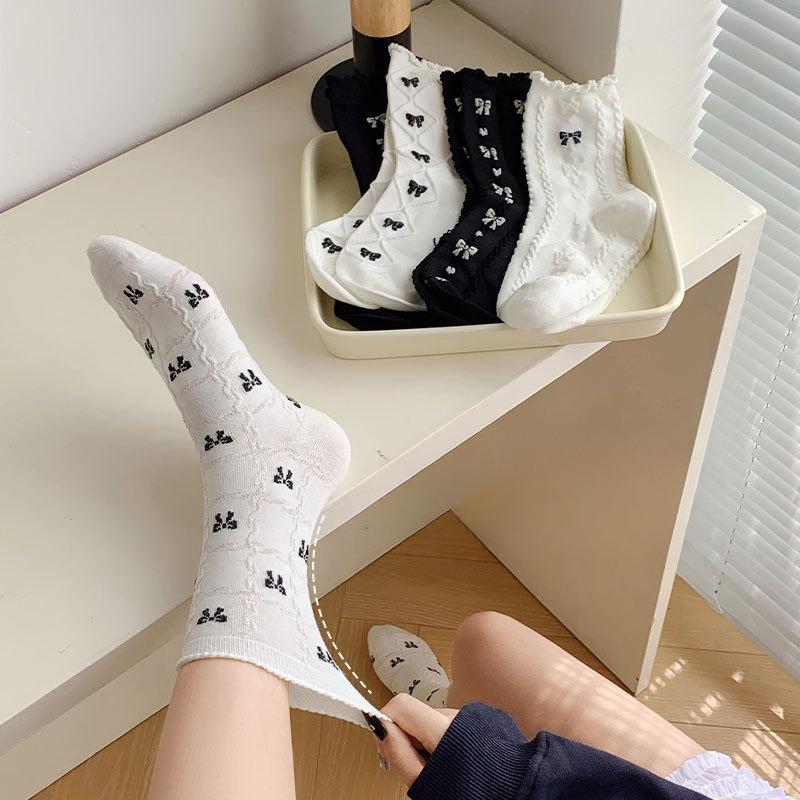 Chaussettes mi-mollet pour femmes, Chaussettes en dentelle pour femmes automne et hiver, Chaussettes en coton polyvalentes à nœud, Chaussettes hautes noires et blanches à bordure oreille
