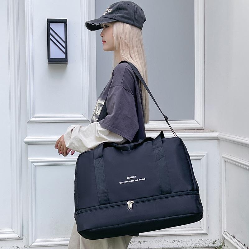 Versatile Canvas Travel and Sports Bag with Wet/Dry Compartments, Large Capacity, Single Shoulder, and Crossbody Features.