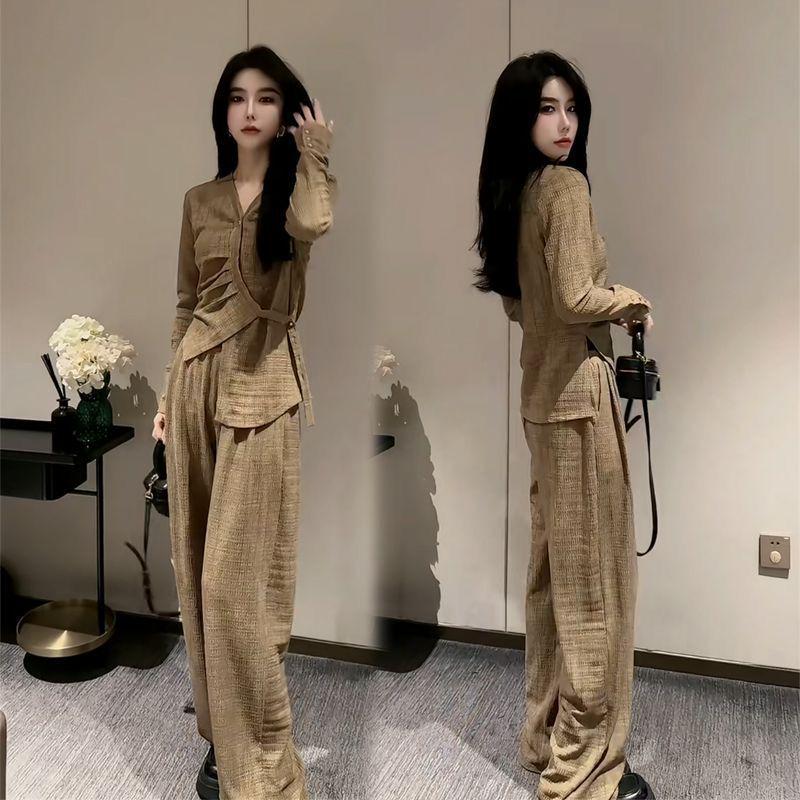 Damenmodeanzug Herbst 2024: Unregelmäßiges Oberteil & Weitbeinige Hose Zweiteiler