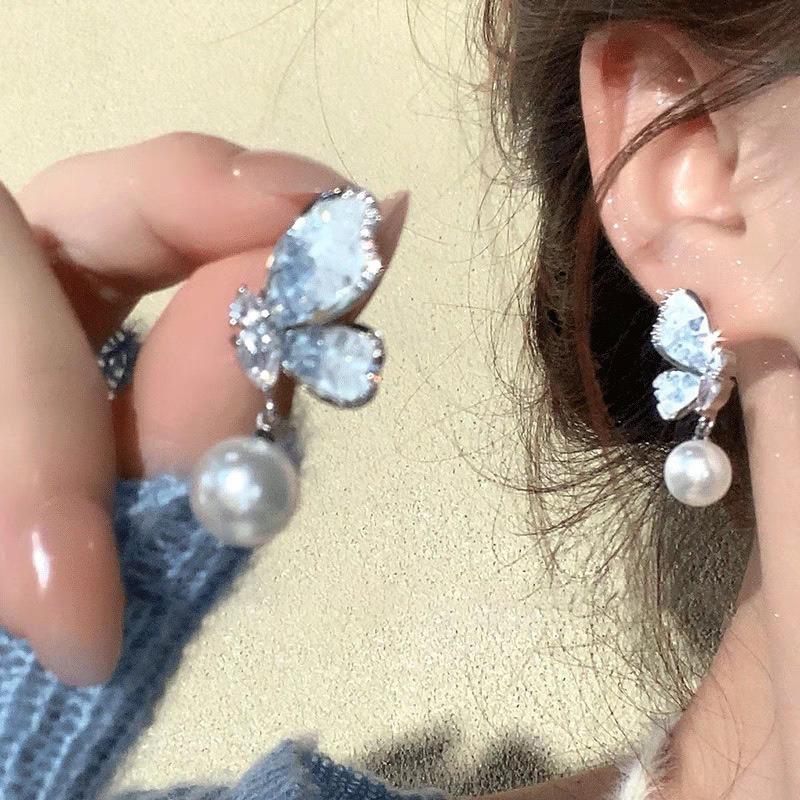 Seaside vacation wind gradual change oil painting wind petal stud earrings small fresh sweet earrings light luxury niche high sense earrings